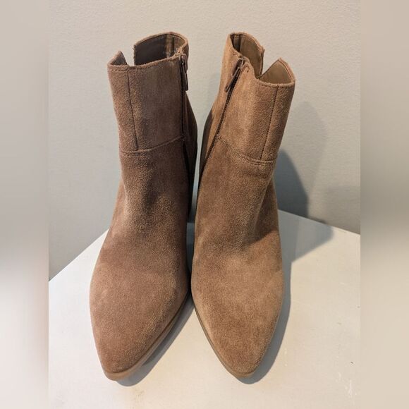 Nine West Kirbyo Camel Block Heel Booties size 8 - Picture 2 of 6